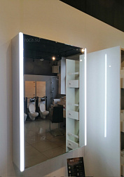 Зеркало Up 57,8х81 см, левый шкаф, с сенсорным выключателем и розеткой, с подсветкой ZRU9303015 Roca 